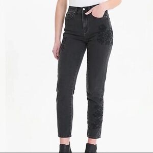 American Eagle Embroidered Floral Black Wash mom Jean ankle Size 0 short‎